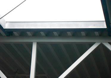 Problemy jednopowłokowych dachów wykonanych ze stalowych blach trapezowych