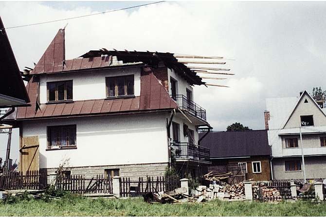 Obciążenia dachu wiatrem w praktyce