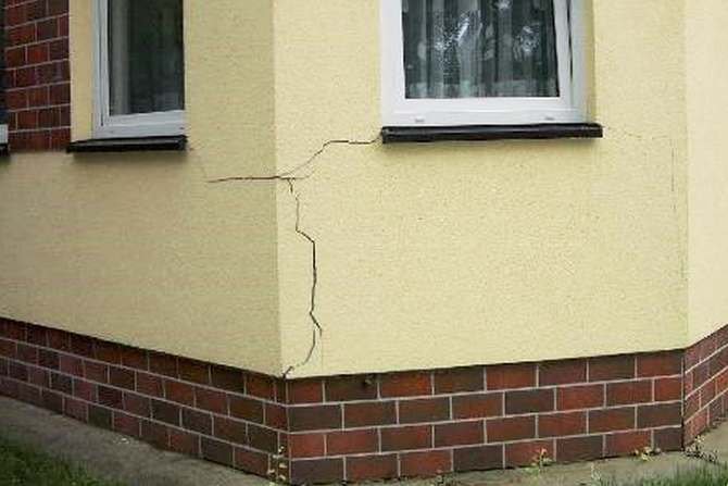 Przyczyny uszkodzeń murów - błędy projektowe
