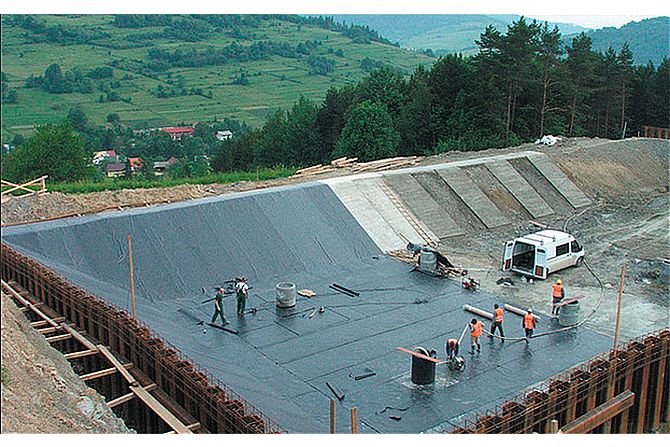 Zastosowanie różnych grubości geowłóknin do zabezpieczenia geomembrany poddanej przebiciu w warunkach laboratoryjnych