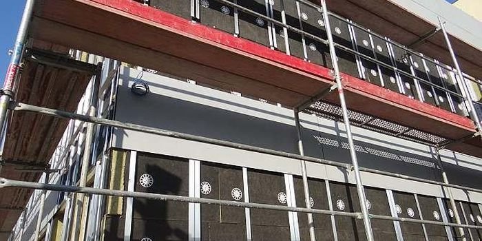 Modernizacja fasad wentylowanych w świetle nowych wymagań cieplnych – wybrane aspekty