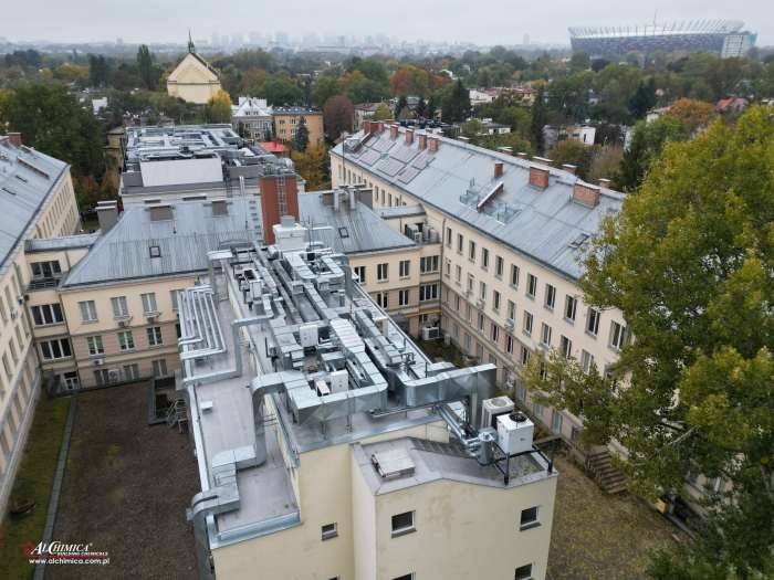 Renowacja dachu płaskiego szpitala dziecięcego na Saskiej Kępie
