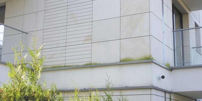 Przyczyny uszkodzeń elewacji wentylowanych z okładzinami z piaskowca
