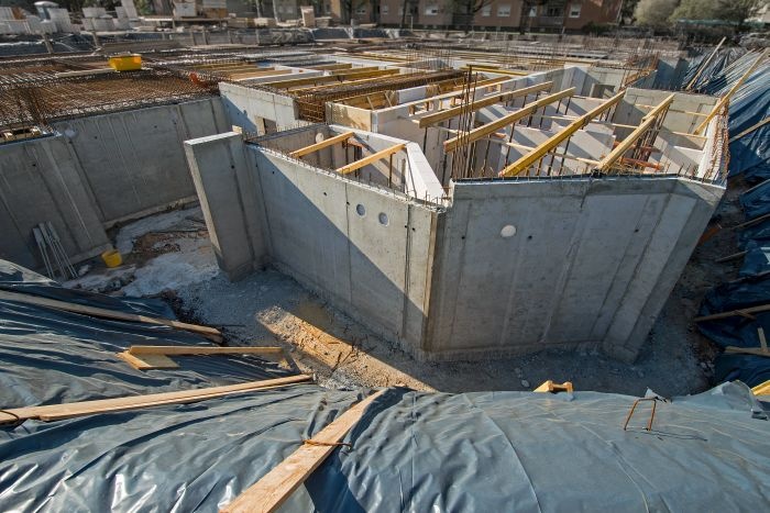 Koniec ery bitumu? Reaktywne masy grubowarstwowe w hydroizolacji przyziemia.