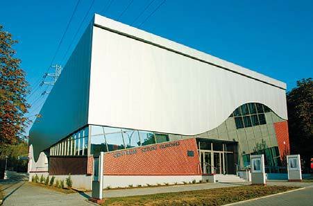 W budynku kina zastosowano ścienne płyty warstwowe
Balex Metal