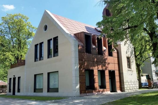 FOT. 6. Przykład realizacji elewacji wentylowanych z okładzin wykonanych z paneli z blachy
Archiwa autor&oacute;w