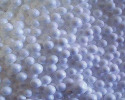 Fot. 6. Styropian – gęstość objętościowa: 1 kg/m<sup>3</sup>, frakcja ziarna: 1–5 mm, kształt ziarna: kuliste, regularne