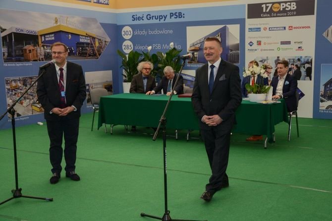 Oficjalne otwarcie targów - (od lewej) Mirosław Lubarski, członek zarządu Grupy PSB Handel i Bogdan Panhirsz, dyrektor zarządu Grupy PSB Handel