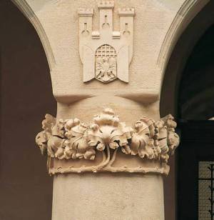 Fot. 4. Fragment sztukaterii ozdobnej na cemencie romańskim.