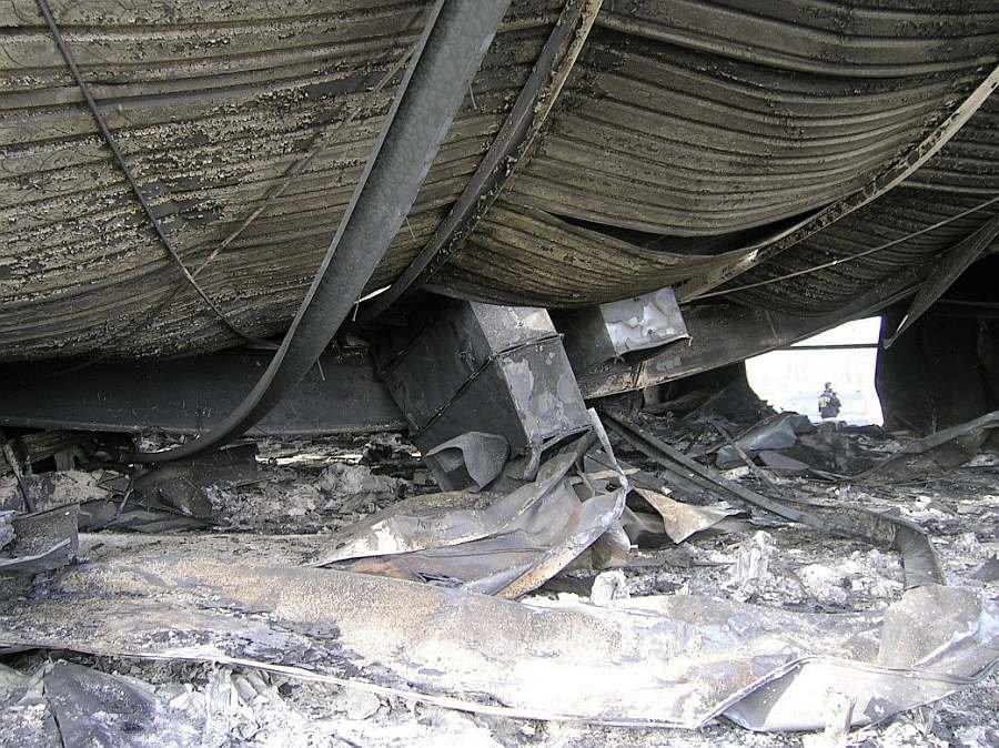 FOT. 4. Zniszczone w trakcie pożaru, niezabezpieczone ogniochronnie stalowe elementy konstrukcji; fot. archiwum autora