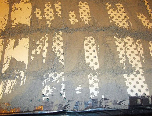 FOT. 6. Realizacja zabrudzenia próbki; fot.: A. Nowoświat, L. Dulak