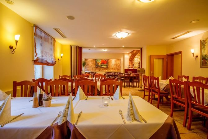 Tapety sprawdzają się w szczególności w pomieszczeniach, w których istotne jest zapewnienie komfortu akustycznego, takich jak: szkoły, hotele, restauracje czy biura.