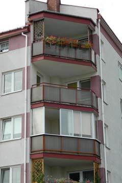 FOT. 1–2. Przykłady balkonów na rzucie trójkąta (1) i pięcioboku (2)