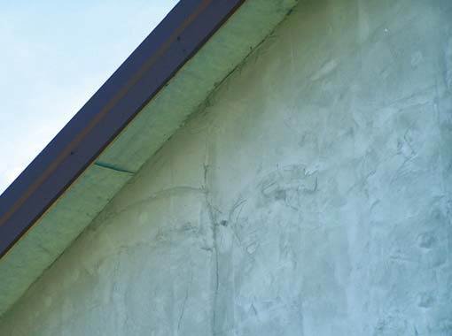 Fot. 2. Ilość odbitego promieniowania UV zależy od wielkości i koloru ściany oraz od jej usytuowania względem stron świata. Dużo zależy też od grubości membrany i od czasu jej ekspozycji na dachu bez pokrycia zasadniczego.