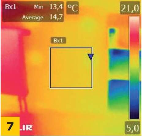 FOT. 7. Termogram przegrody wykonany od jej wewnętrznej strony