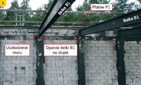 Fot. 3. Widok uszkodzonego muru ściany podłużnej od wewnątrz; skutek ograniczenia wydłużenia belki dwuteowej B1