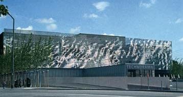 FOT.9. Technorama – elewacja kinetyczna, 
falująca, poruszana przez wiatr, parking wielopoziomowy zlokalizowany przy terminalu krajowego lotniska w Brisbane, projekt: Hussel Architecture, współpraca przy projekcie elewacji Ned Khan