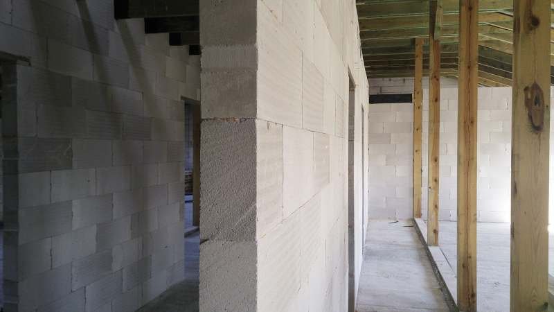 FOT. 1. Ściany działowe w budynku powinny być zawsze wykonane zgodnie ze sztuką budowlaną i wymaganiami odpowiednich norm