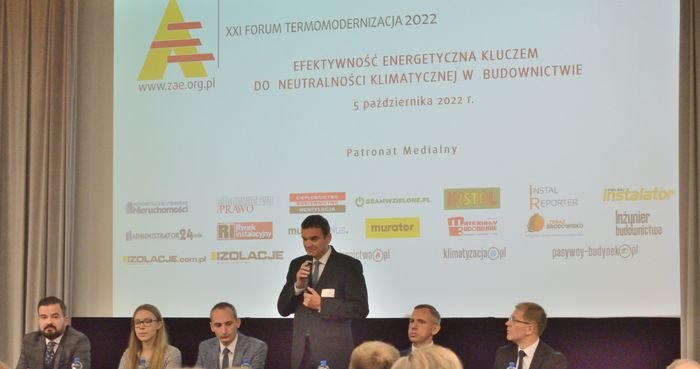 Prezes ZAE Dariusz Heim otworzył XXI Forum Termomodernizacja.&nbsp;