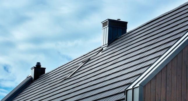 Już na etapie projektowania i budowy domu warto zadbać o efektywny system wentylacji dachu, fot. Wienerberger