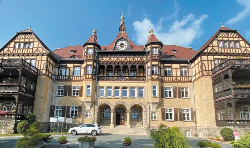 Budynek sanatoryjny, aktualnie szpital rehabilitacyjny „Wysoka Łąka” w Kowarach