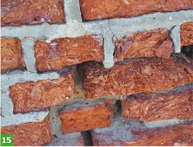 Destrukcja cegły i zaprawy murarskiej