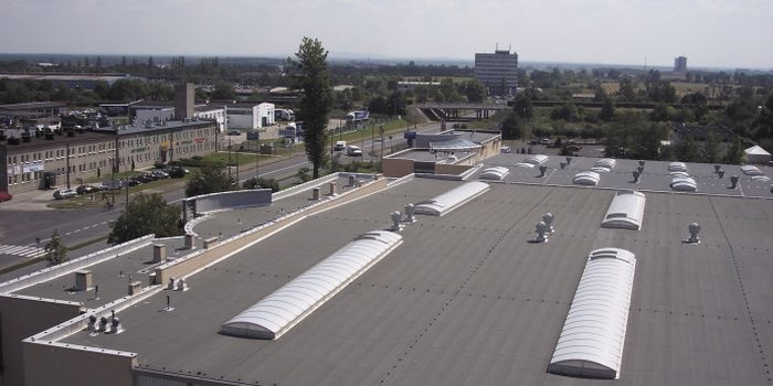 Jak dobierać łączniki do montażu na dachach płaskich? fot. Balkar Technology, Stowarzyszenie DAFA