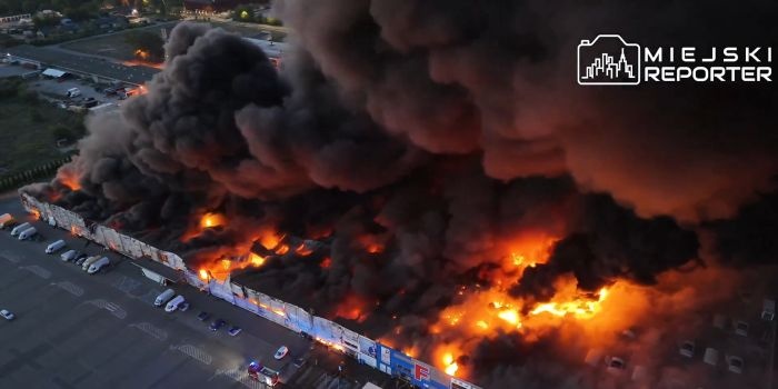 FOT. Widok z drona na pożar hali Marywilska 44, fot. Miejski Reporter