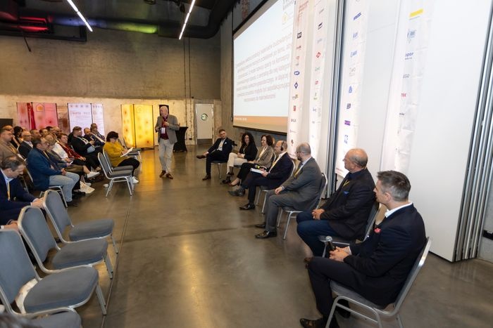 panel dyskusyjny eksperci cukrownia znin xi etics