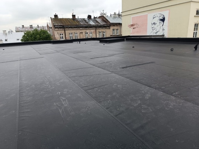 pokrycie dachu szkoly epdm sealeco 5