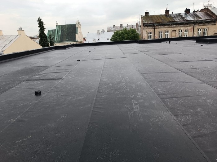 pokrycie dachu szkoly epdm sealeco 6
