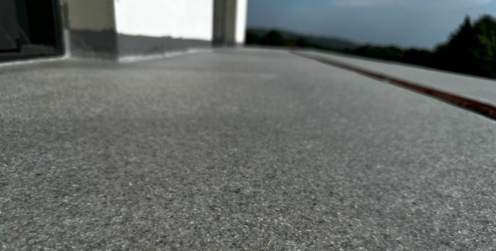 Renowacja taras&oacute;w w Buczkowicach &ndash; sprawdzony system hydroizolacji Hyperdesmo&reg;. Fot. Alchimica Polska