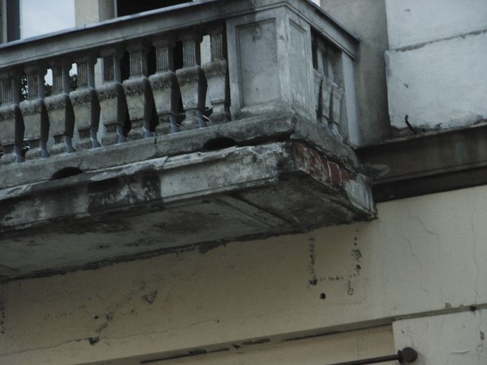 fot-cztery-stan-przedawaryjny-balkonow