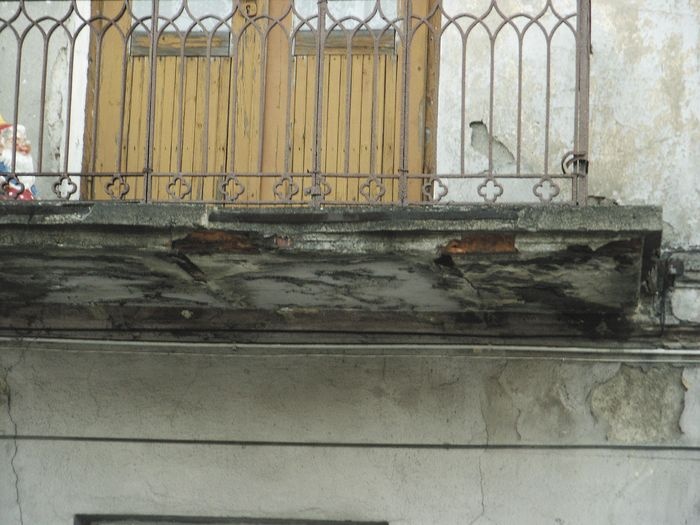 fot-trzy-stan-przedawaryjny-balkonow